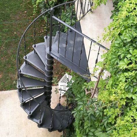 Cast iron spiral staircase Paris - by Villa d'Or Exterior Staircase, Industrial Era, Iron Staircase, Metal Stairs, Spiral Stairs, Workshop Ideas, Spiral Staircase, The Eiffel Tower, Back To Life