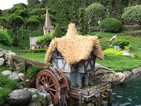 https://flic.kr/p/712KLr | Storybook Village | The Storybook Land Canal Boats float through really amazing miniature dioramas of various stories. Storybook Architecture, Alive In Wonderland, Zero Budget, Storybook Land, Disney Princess Facts, Storybook House, Fairytale House, Storybook Homes, Canal Boats