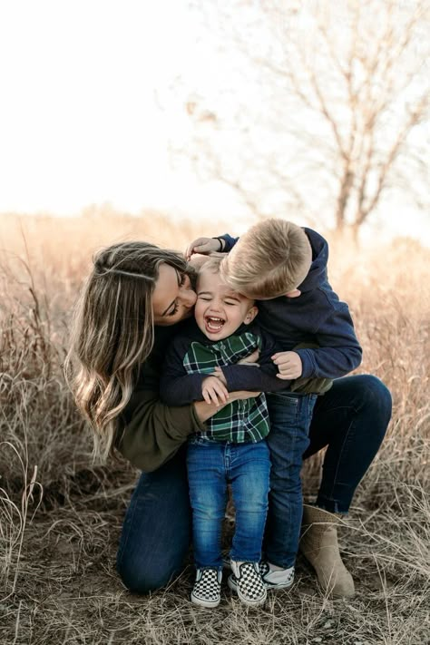 Mom And Son Photo Ideas Outdoor, Mom And Two Kids Poses, Mom And Boys Photoshoot, Mother And Sons Photoshoot, Mom And Sons Photoshoot, Single Mom Family Pictures, Dad Son Photography, Boy Mom Pictures, Mom And Baby Boy