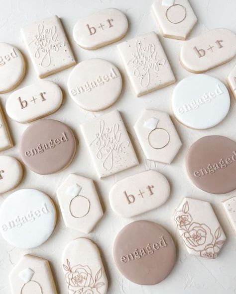 White Balloons Wedding, Engagement Party Cookies, Wedding Cookies Decorated, Engagement Cookies, Bridal Cookies, Engagement Dinner, Dessert Bar Wedding, Bar Menu Wedding, Outdoor Fall Wedding