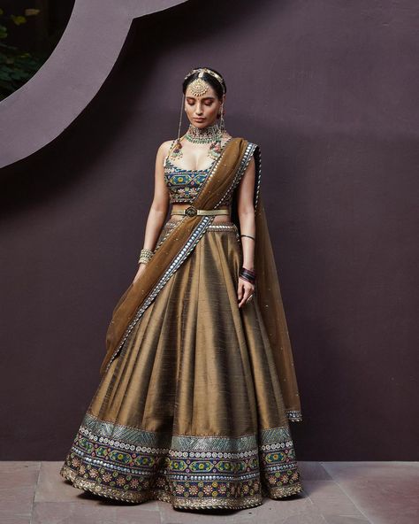 Naira Singhania, India Wedding Dress, Lengha Dress, Chania Choli, Jj Valaya, Kurti Lehenga, Beautiful Lehenga, Choli Dress, Saree Kurti