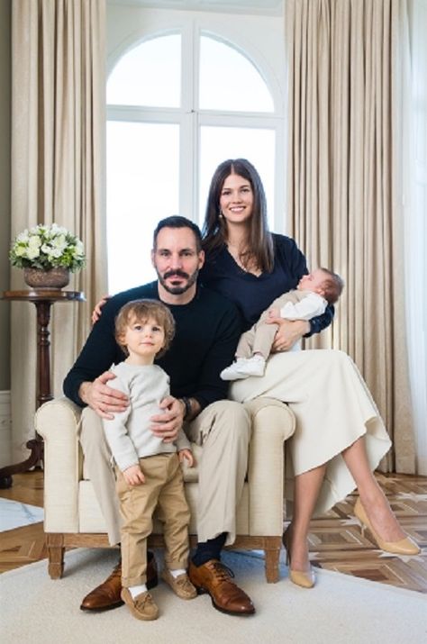 Prince Sinan Aga Khan: First official photos shared by Prince Rahim and Princess Salwa | Barakah Prince Rahim Aga Khan, Royal Family Portrait, Aga Khan, Family Photoshoot Poses, Family Portrait Poses, Christmas Family Photos, First Photograph, Family Fashion, Portrait Poses