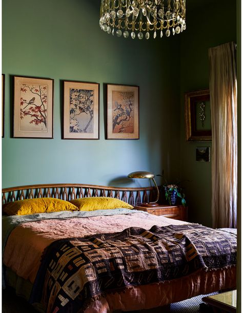 The Colourful Melbourne Home Of Two Art & Design Aficionados! Eclectic Bedroom Paint Colors, Master Bedrooms Colour, Deep Color Bedroom, Eclectic Home Design, Colorful Adult Bedroom, Colour Bedroom Ideas, Bold Bedroom Ideas, Southwestern Eclectic, Cozy Eclectic Bedroom