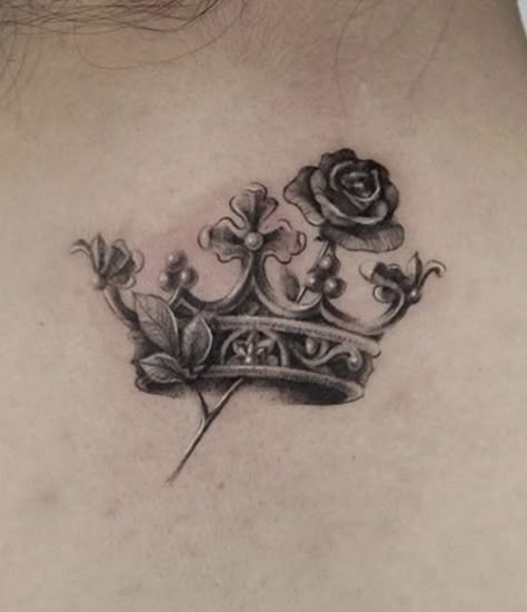 Crown Tattoos For Women, Rose Tattoos For Women, Crown Tattoo Design, King Tattoos, Crown Tattoo, Cool Small Tattoos, Tattoo Designs For Girls, Sleeve Tattoos For Women, Tattoos Gallery