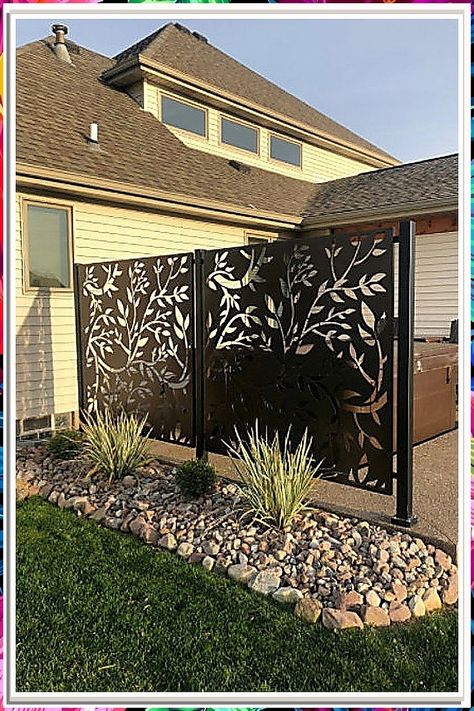 If you're looking for a way to keep your outdoor space private, consider installing a privacy screen. These screens can be made from a variety of materials, so you can find one that suits your specific needs. Kitchen Outside, Patio Privacy, Privacy Fence Designs, Outdoor Screens, Backyard Privacy, Privacy Walls, Privacy Screen Outdoor, Outdoor Privacy, Home Landscaping