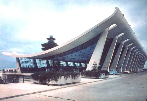 Eero Saarinen = Dulles Airport Dulles Airport, Dulles International Airport, Transport Hub, Monumental Architecture, Airport Design, Travel Team, Architecture Design Sketch, Bus Terminal, Heaven And Earth