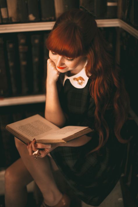 Library Photo Shoot, A Clothes Horse, Fox Clothing, Debut Photoshoot, Librarian Style, Women Reading, Academia Style, Dress Cottagecore, Teaching Literacy