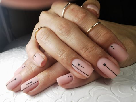 #blacklines #blackdots #nudecover Fine Line Nail Designs, Nude Nails Black Design, Minimalist Nail Art Designs Simple, Nails Geometric Design, Nail Art Minimalist Trends, Manicure Lines, Alternative Nails Designs, Neutral Nails With Design, Fine Line Nail Art