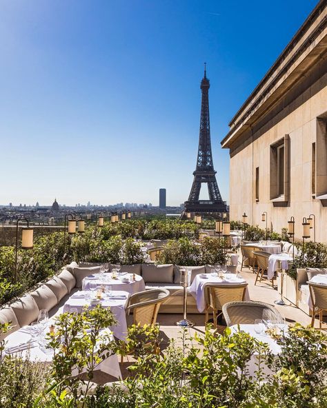 Vogue Paris on Instagram: “#VogueAddressBook @Girafe_Paris is reaching new heights in Paris this summer with a new space on top of the Cité d'Architecture. With a…” Hotel Costes, Modern Bikinis, Paris Rooftops, Paris Vogue, Rosewood Hotel, Jardin Des Tuileries, Italo Disco, Restaurant Paris, Rooftop Restaurant