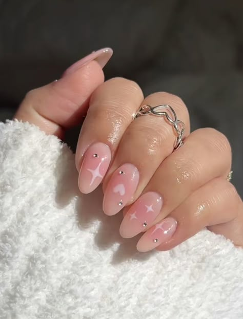 Nail Art Without Extensions, Pink Blush Nails Acrylic, Soft Pink Nails Aesthetic, Blush Nails Design, Cute Blush Nails, Conquete Nails, Pink Nails Ideas Almond, Soft Nail Designs, Korean Almond Nails