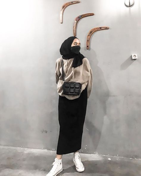 Sneaker Outfits Women, Modern Hijab Fashion, Hijab Fashionista, Hijabi Fashion Casual, Casual Hijab Outfit, Muslim Fashion Hijab, Hijabi Outfits Casual, Everyday Fashion Outfits, Muslim Fashion Outfits