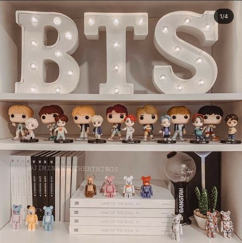 Army Bedroom, Bedroom Elegant, Army Room Decor, Army Room, Dekorasi Kamar Tidur, Bts Love Yourself, Bts Merch, Bedroom Posters, Room Tour