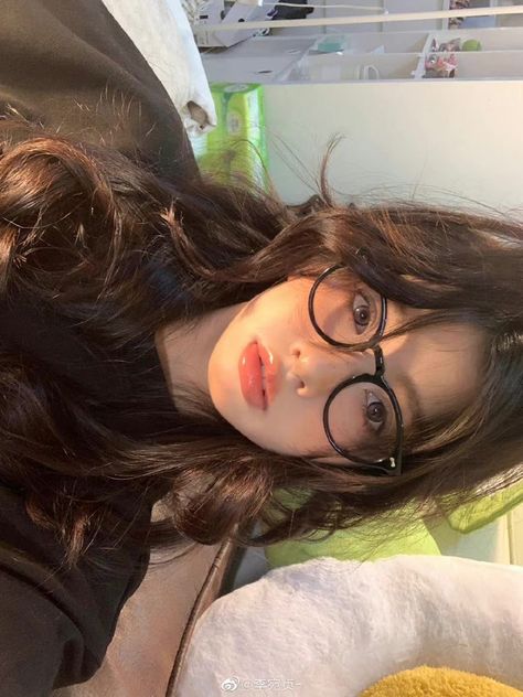 Glasses Inspiration, Image Swag, 사진 촬영 포즈, Square Face, Soft Makeup, Square Faces, Foto Ideas Instagram, Hair Reference, Pretty Selfies