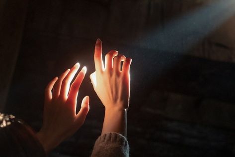 Glowing Hands Aesthetic, Hands In Sunlight, Healing Hands Aesthetic, Scarlet Witch Aesthetic, Touch Aesthetic, Glowing Hands, Wanda Maximoff Scarlet Witch, Lighting Aesthetic, Hands Aesthetic