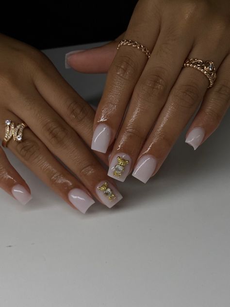 Super Short Acrylic Nails Square, Short Baddie Nail Designs, Short Nails Baddie, Baddie Short Nails, Cute Baddie Nails Short, Nails Transparent, Milky White Nails, Nails Baddie, Squoval Nails