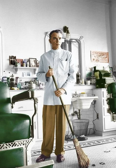 . The Man Who Wasn't There, Mens Barbershop, Billy Bob Thornton, Flat Top Haircut, Vintage Razors, Master Barber, Coen Brothers, Shaved Hair Cuts, Barber Pole