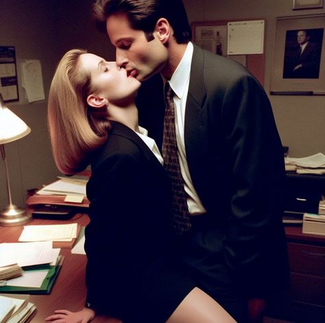 X Files Header, Mulder And Scully Kiss, Mulder X Scully, Mulder And Scully Fanart, Dana Scully Hair, Carina Core, Gillian Anderson Young, X Files Aesthetic, X Files Mulder