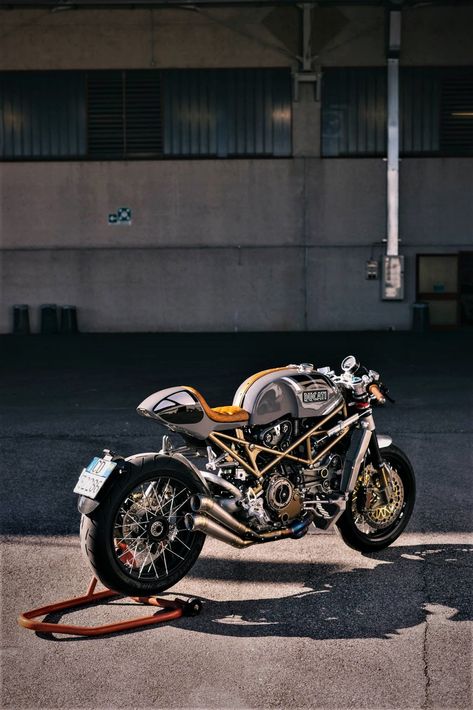 Ducati Monster Cafe Racer, Ducati S4r, Futuristic Bike, Ducati Monster S4r, Cb400 Cafe Racer, Virago Cafe Racer, Ducati Monster Custom, Ducati 996, Ducati Motor