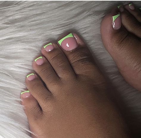 Toe Nails Inspiration, Green Toes Black Women, Light Green Toe Nails, Cute Toes Nails Designs, Green Acrylic Toes, Green French Tip Toes, Toe Nail Inspiration, Green Toe Nail Designs, Green Pedicure