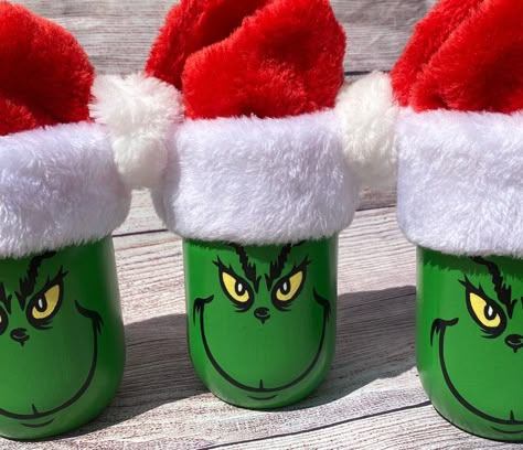 Mason Jar Christmas, Mason Jar Christmas Crafts, Grinch Christmas Decorations, Mini Mason Jars, Christmas Mason Jars, Mason Jar Crafts Diy, Christmas Jars, Decorated Jars, Painted Mason Jars