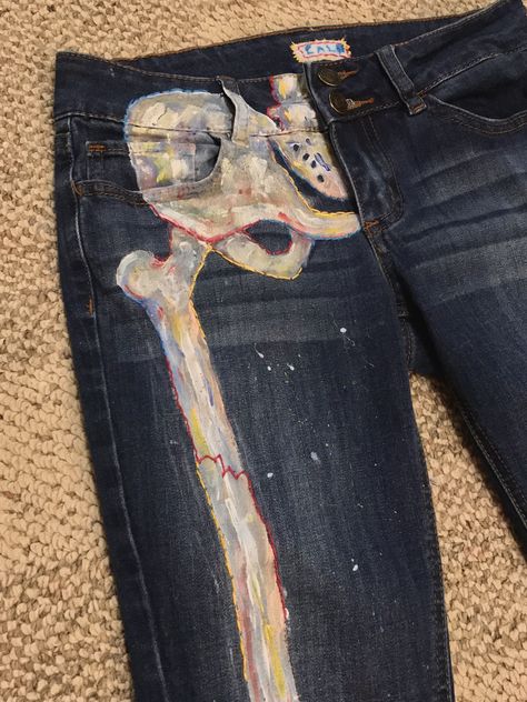 Jeans Drawing Ideas, Drawing Ideas On Jeans, Things To Draw On Pants, Jeans With Drawings On Them, Jean Drawing Ideas, Black Painted Jeans, Drawing On Jeans Sharpie, Black Jeans Painting Ideas, Drawing On Jeans Ideas