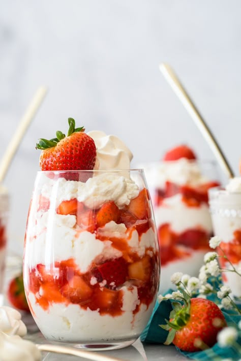 Eton Mess Dessert, Best White Cake Recipe, Sugar Spun Run, English Desserts, Butter Mints, Toffee Recipe, Cookies From Scratch, Summertime Recipes, Berry Sauce