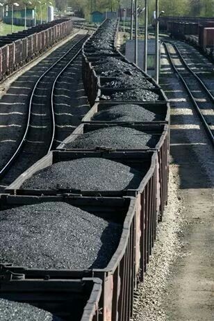 Unit train of coal Coal Miners, Salon Suites, Army Corps Of Engineers, Memorial Museum, Train Pictures, Coal Mining, The Train, West Virginia, Newcastle