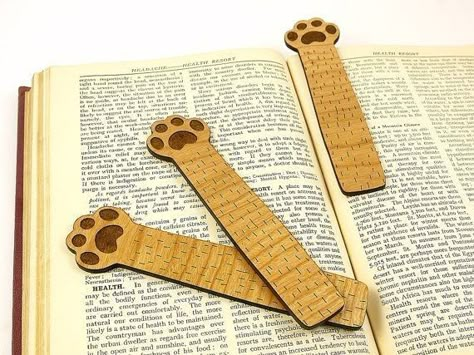 Handmade Bookmarks Diy, Penanda Buku, Cut Cat, Idee Cricut, Crochet Flowers Easy, Creative Bookmarks, Bookmark Craft, Bookmarks Kids, Flower Bookmark