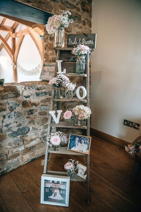 Ladder Wedding, Vintage Country Weddings, Wedding Photo Display, Country Wedding Photos, Old Ladder, Unusual Weddings, Pink Color Schemes, Wooden Ladder, Wedding Beach