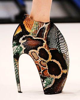 Mia Farrow, Ugly Shoes, Alexander Mcqueen Shoes, By Any Means Necessary, Funky Shoes, Weird Fashion, Olivia Palermo, Unique Shoes, Shoe Art