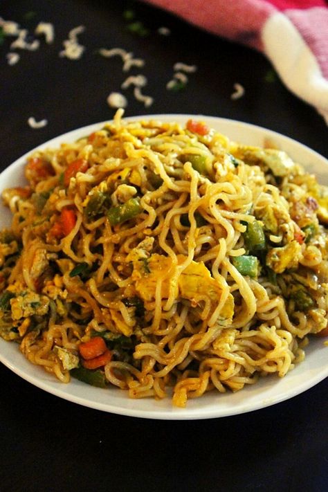 Egg Maggie, Egg Noodles Recipes, Nonveg Recipe, Recipe With Eggs, Maggi Masala, Maggi Noodles, Maggi Recipes, Veggie Stir Fry, Indian Kitchen