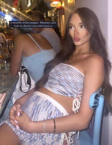 Now 6 months pregnant with her baby girl. She is absolutely gorgeous Pregnant 3 Months, 6 Month Pregnant, Joey Dawson's Creek, Tomlinson Family, 6 Months Pregnant, Dawson's Creek, 3 Months, 6 Months, Quick Saves