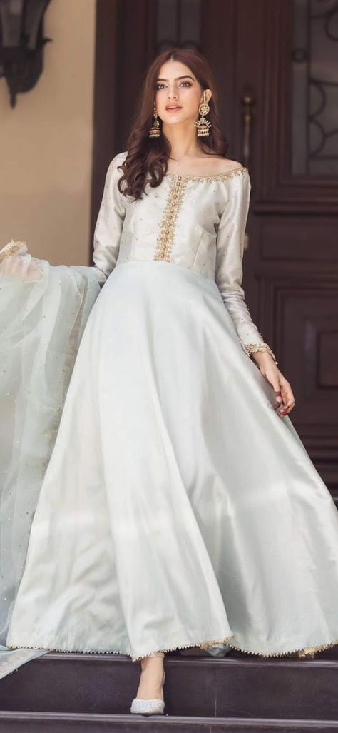 White Fancy Dresses Pakistan, Pakistan Dress, Shadi Dresses, Long Frock Designs, Party Wears, Teenage Girls Dresses, Frock Style, Beautiful White Dresses, Frock Designs