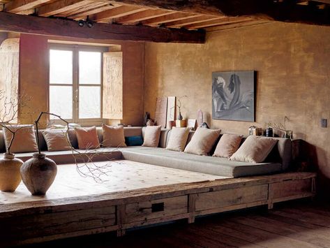 Axel Vervoordt Interiors, Axel Vervoordt, Cheap Decor, Banquette, Architectural Digest, Cheap Home Decor, Wabi Sabi, Home Decor Accessories, Country House