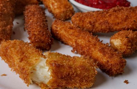 Halloumi Fries, Cheese Game, Fried Halloumi, Garlic Parmesan Sauce, Cheese Course, Fries Recipe, Deep Frying, Mozzarella Sticks, Global Cuisine