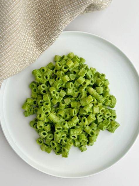 Introducing nutritious and flavorful meals to toddlers can sometimes be a challenge, but with recipes like Creamy Spinach Pasta, mealtime… Toddler Pasta Recipes, Pasta Lunch, Toddler Friendly Meals, Peanut Butter Banana Muffins, Snack Smoothie, Chewy Granola, Healthy Toddler Meals, Spinach Pasta, Creamy Spinach