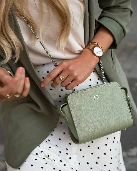 Light Summer Color Palette, Pistachio Color, Purse Outfit, Colour Combinations Fashion, Winter Fashion Outfits Casual, Aesthetic Look, Minimalist Wardrobe, Parisian Chic, Wardrobe Basics