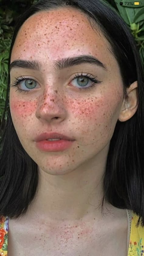 Black Hair And Freckles, Blonde Hair Dark Eyes, People With Freckles, Women With Freckles, Girl With Green Eyes, Beautiful Freckles, Freckles Girl, Freckle Face, Hydrated Skin