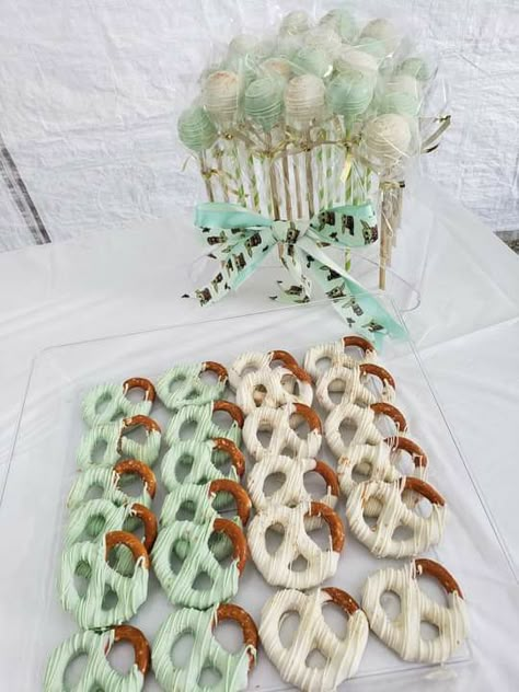 Yoda 1st Birthday, Baby Yoda Birthday Party Decorations, Baby Yoda Party Ideas, Baby Yoda First Birthday, Baby Yoda Birthday Party, Baby Yoda Birthday Party Ideas Girl, Baby Yoda Cookies, Baby Yoda Party Decorations, Grogu Baby Shower Theme