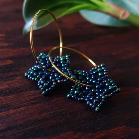 Mini Mandala, Bead Flowers, Tree Heart, Beaded Flowers Patterns, Seed Bead Flowers, Beaded Chandelier Earrings, Swarovski Crystal Rings, Mandala Flower, Iridescent Blue