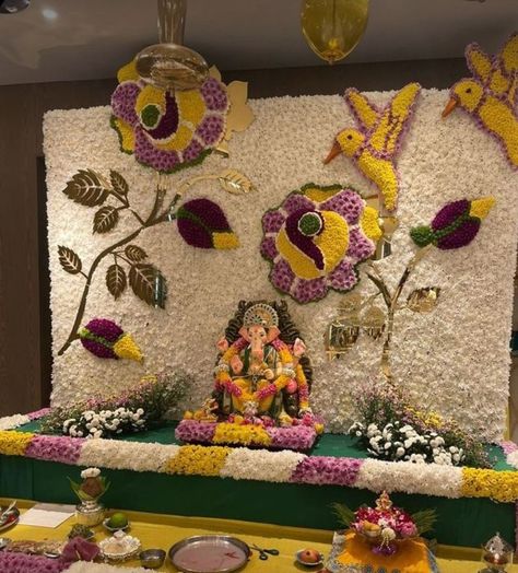 Ganpati Decoration Theme Ideas, Flower Decoration For Ganpati, Eco Friendly Ganpati Decoration, Leaf Decor Wedding, Ganpati Decoration Theme, Mandap Decoration, Potpourri Stovetop, Ganesh Chaturthi Decoration, Home Flower Decor