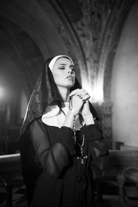 Nuns Habits, Dark Beauty Photography, Wonderful Picture, Dark Beauty, Best Cosplay, In The Flesh, Celebrity Pictures, Pose Reference, Madonna