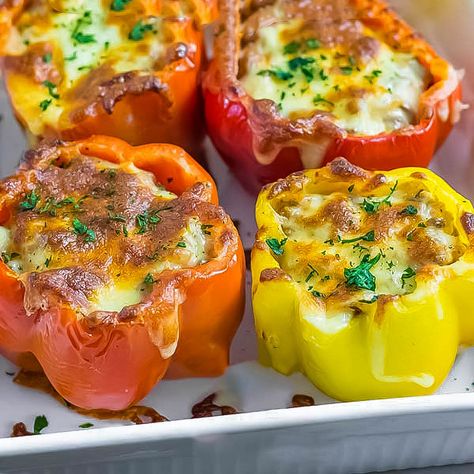 Stuffed Peppers Recipe - Ground Beef & Cheese - My Keto Kitchen Keto Stuffed Bell Peppers, Stuffed Bell Peppers Recipe, Low Carb Stuffed Peppers, Stuffed Peppers Beef, Keto Ground Beef, Con Carne Recipe, Keto Stuffed Peppers, Fast 800, Stuffed Peppers Recipe