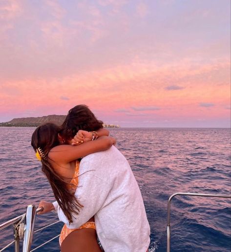 Cruise Photography, Couple Cruise, Cruise Pictures, Boat Pics, Summer Poses, Couples Vibe, On A Boat, Photo Couple, Summer Dream