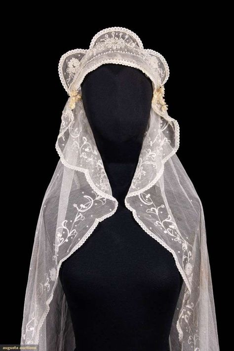 Veil And Crown, Crown With Veil, Lace Veil, Wedding Headpiece Vintage, Lace Headpiece, Lace Crowns, Vintage Veils, Short Veil, Goth Wedding