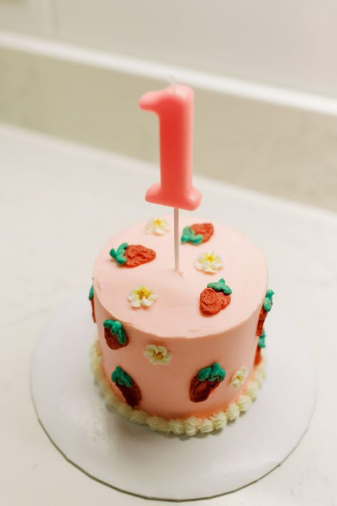 Berry First Birthday Cake, 1st Birthday Foods, Berry First Birthday Party, Smash Cake First Birthday, Strawberry Birthday Cake, Berry First Birthday, I Want Her, Baby Birthday Themes, 1st Birthday Party Themes