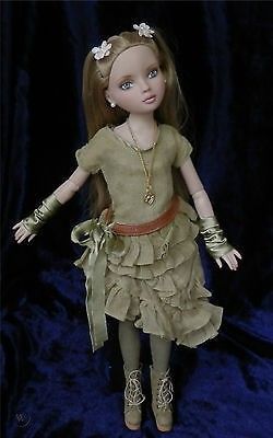 Disney Barbie Dolls, Ellowyne Wilde, Find Picture, Ball Jointed Dolls, Sales And Marketing, Barbie Dolls, Art Dolls, Victorian Dress, Cool Outfits