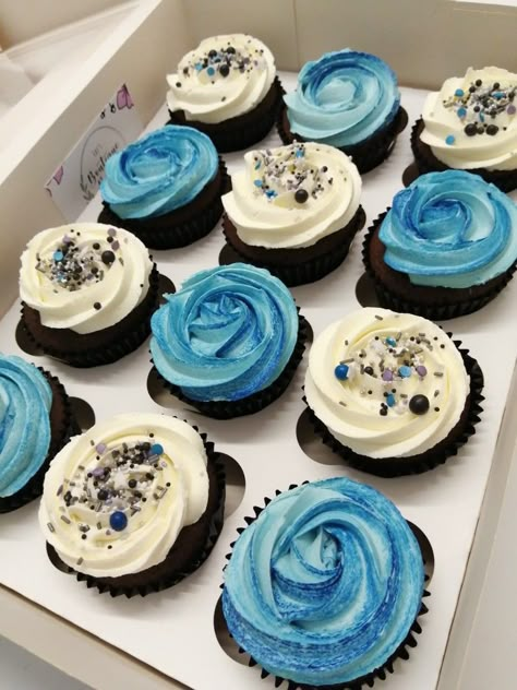 20th Birthday Cupcakes For Him, Blue Birthday Cupcakes For Women, Light Blue Cupcakes Birthday, Blue Cupcakes For Men, Blue Frosted Cupcakes, Bday Cupcakes Men, Boy Cupcakes Birthday, Cupcake Decorating Ideas For Men, Blue Cupcakes Aesthetic