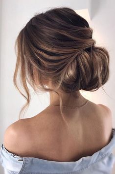 Hoco Hair Ideas Low Bun, Beach Wedding Hair Updo, Medium Hair Wedding, Hair Elegant, Wedding Hairstyles For Medium Hair, Classic Wedding Hair, Occasion Hair, Hairstyles For Medium Hair, Peinados Recogidos