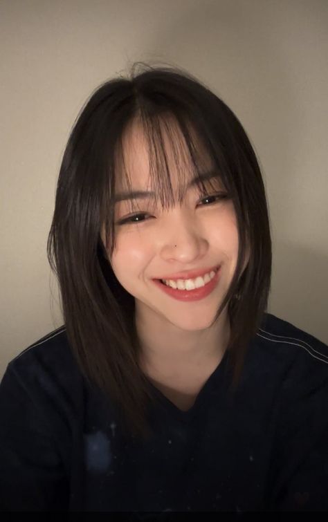 Hair Inspiration Long, Layered Haircuts For Medium Hair, J Pop, Hairstyles For Layered Hair, Itzy Ryujin, Haircuts For Medium Hair, Dream Hair, Layered Haircuts, Her Smile